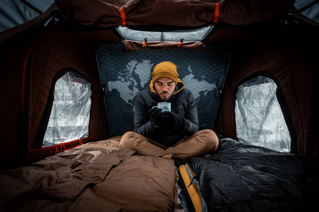 NON AVERE FREDDO IN UNA TENDA DA TETTO: CONSIGLI PER CAMPEGGIARE AL CALDO